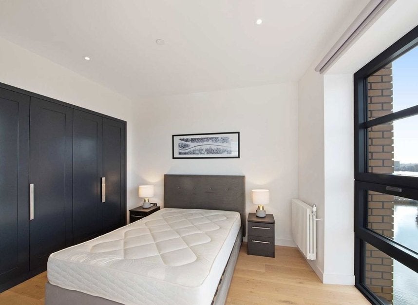 Flat Lyell Street in Greater London