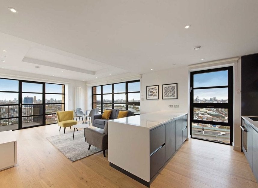 Flat Lyell Street in Greater London