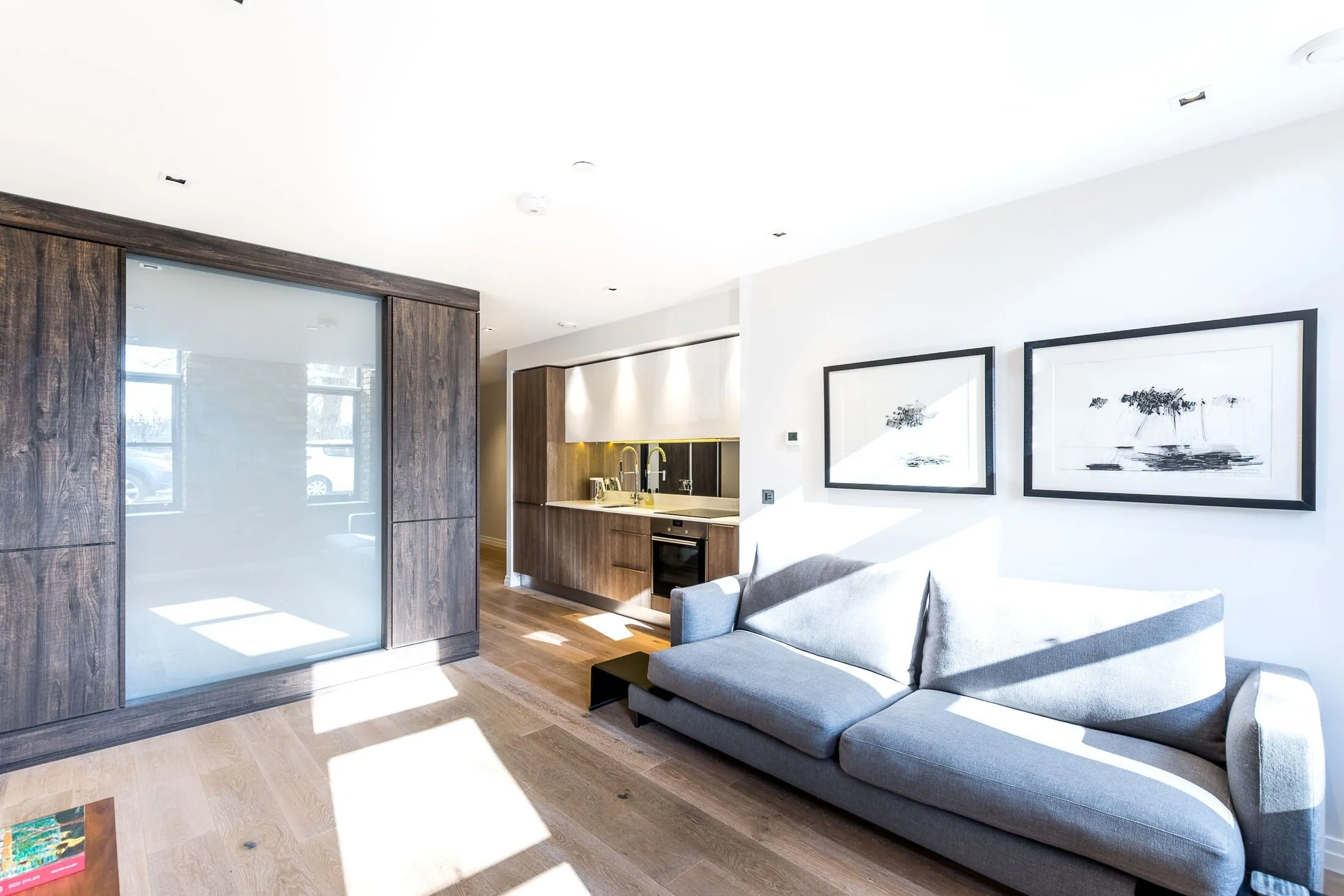 Flat Lawn Lane in Greater London