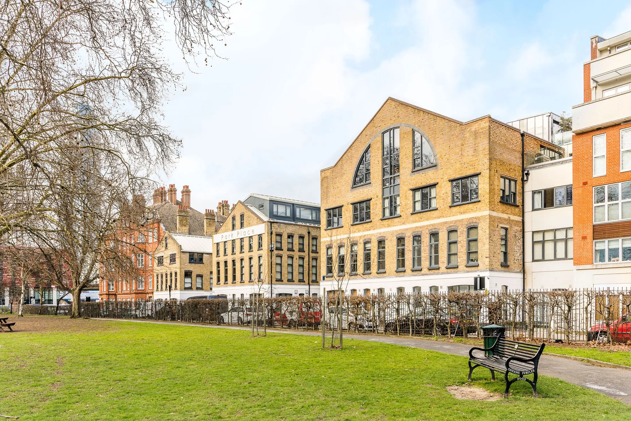 Flat Lawn Lane in Greater London