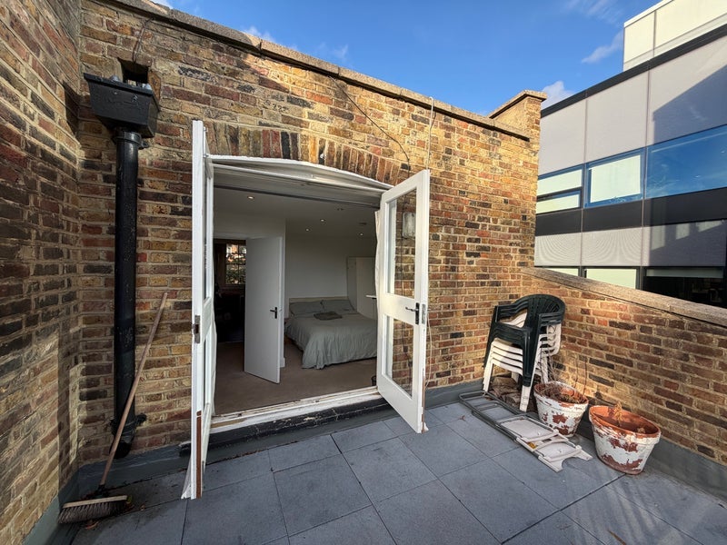 Room Pentonville Road in Greater London