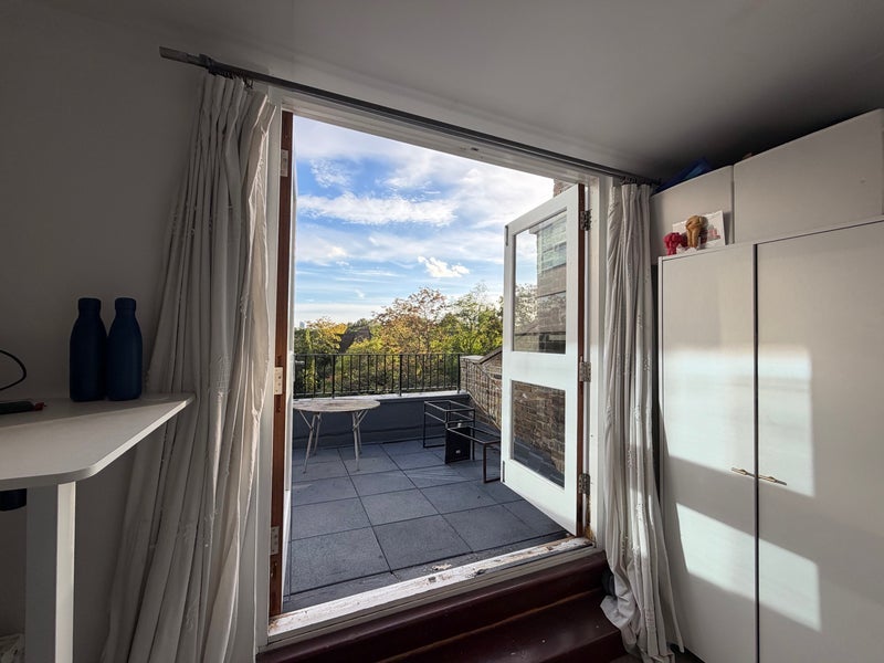 Room Pentonville Road in Greater London