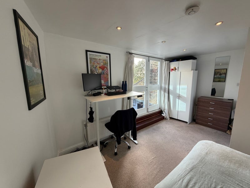 Room Pentonville Road in Greater London