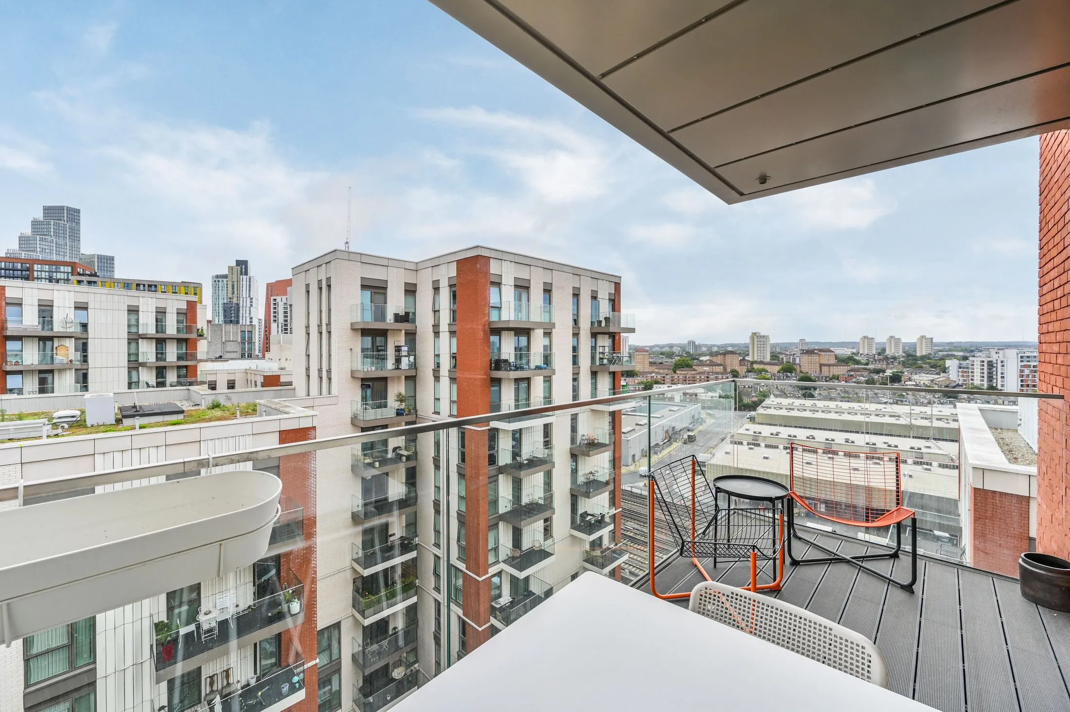 Flat Lanchester Way in Greater London