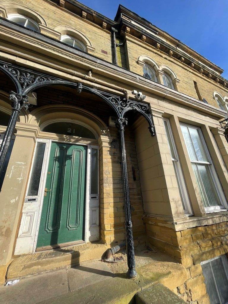 Room Leeds Road in Bradford