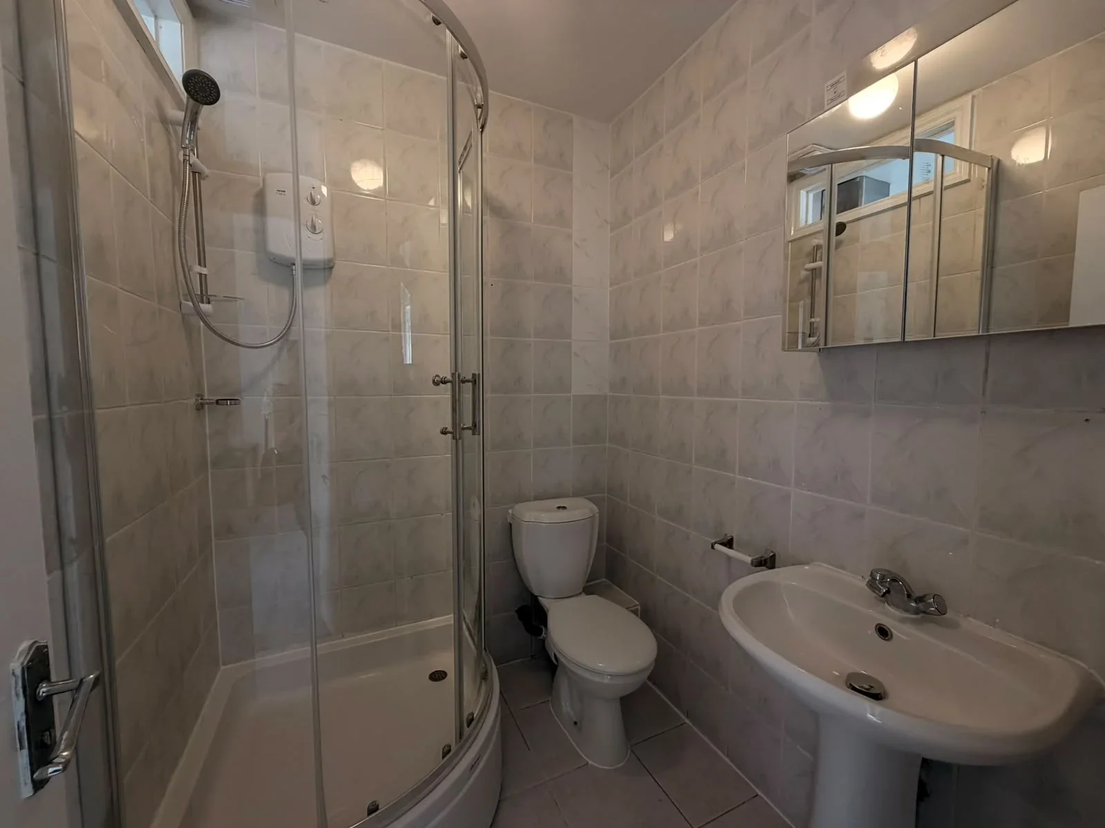 Flat Myddleton Road in Greater London