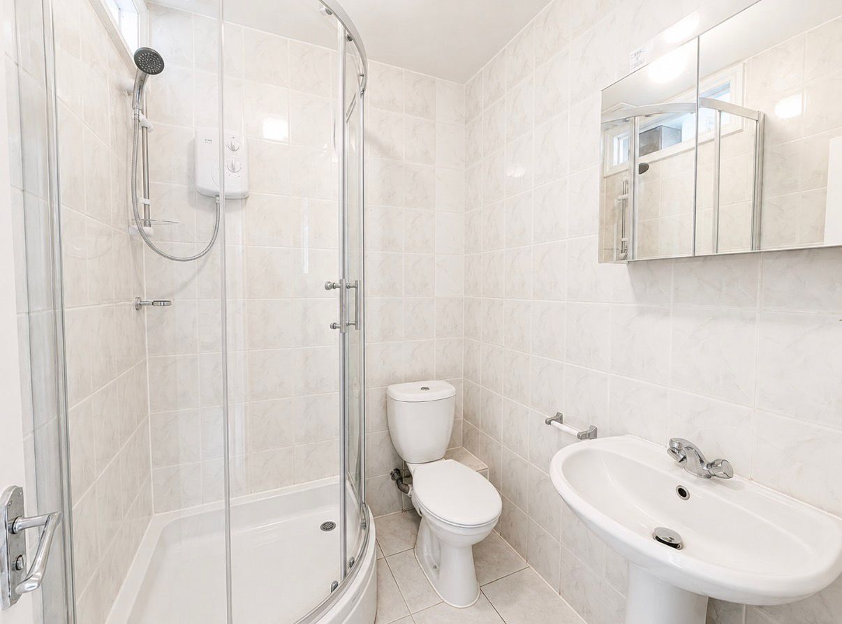 Flat Myddleton Road in Greater London