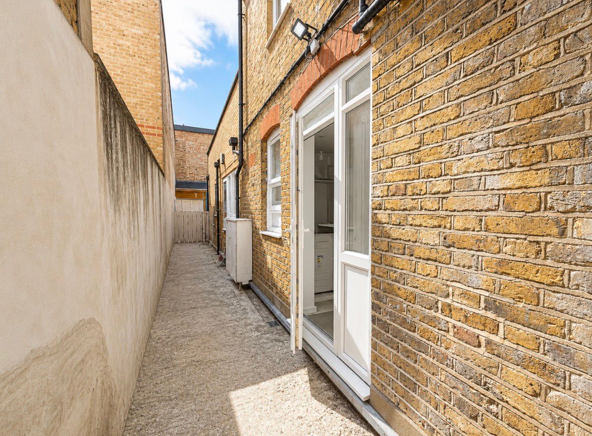Flat Myddleton Road in Greater London