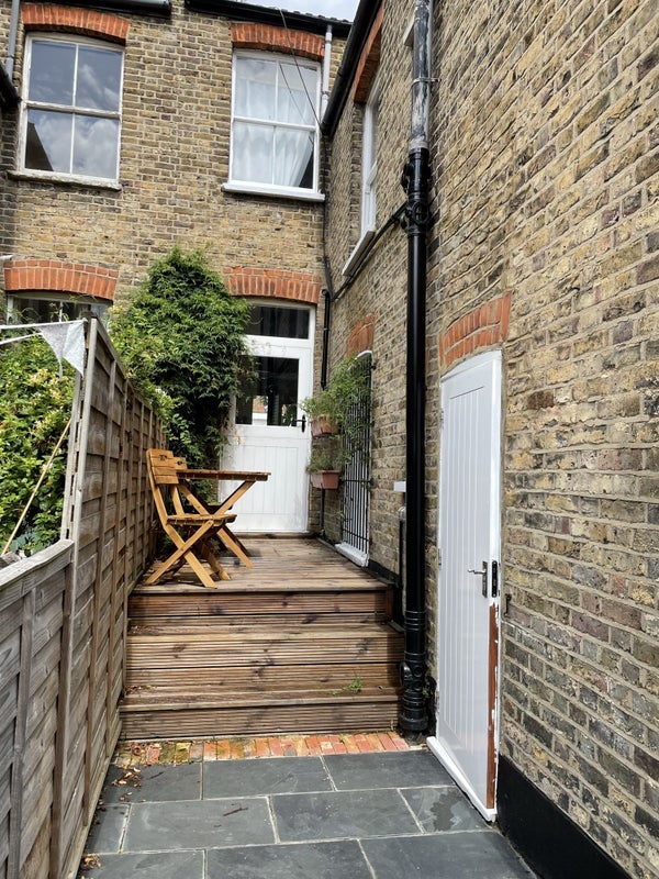 Flat Princess May Road in Greater London
