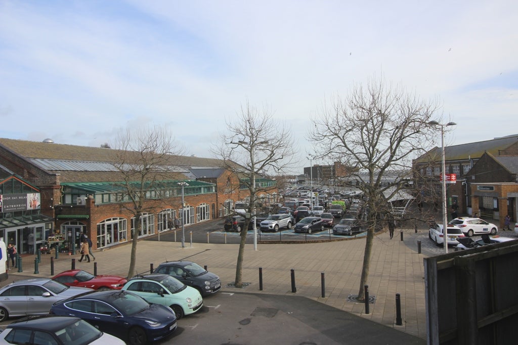Flat Station Parade in Harrogate