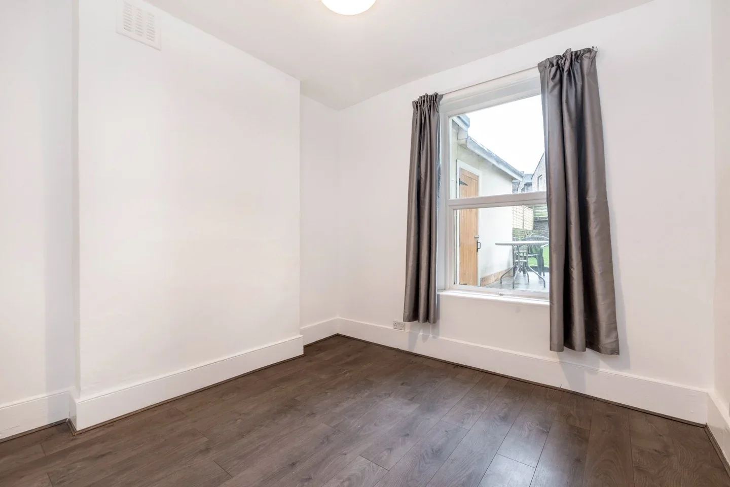 Flat Stockwell Road in Greater London