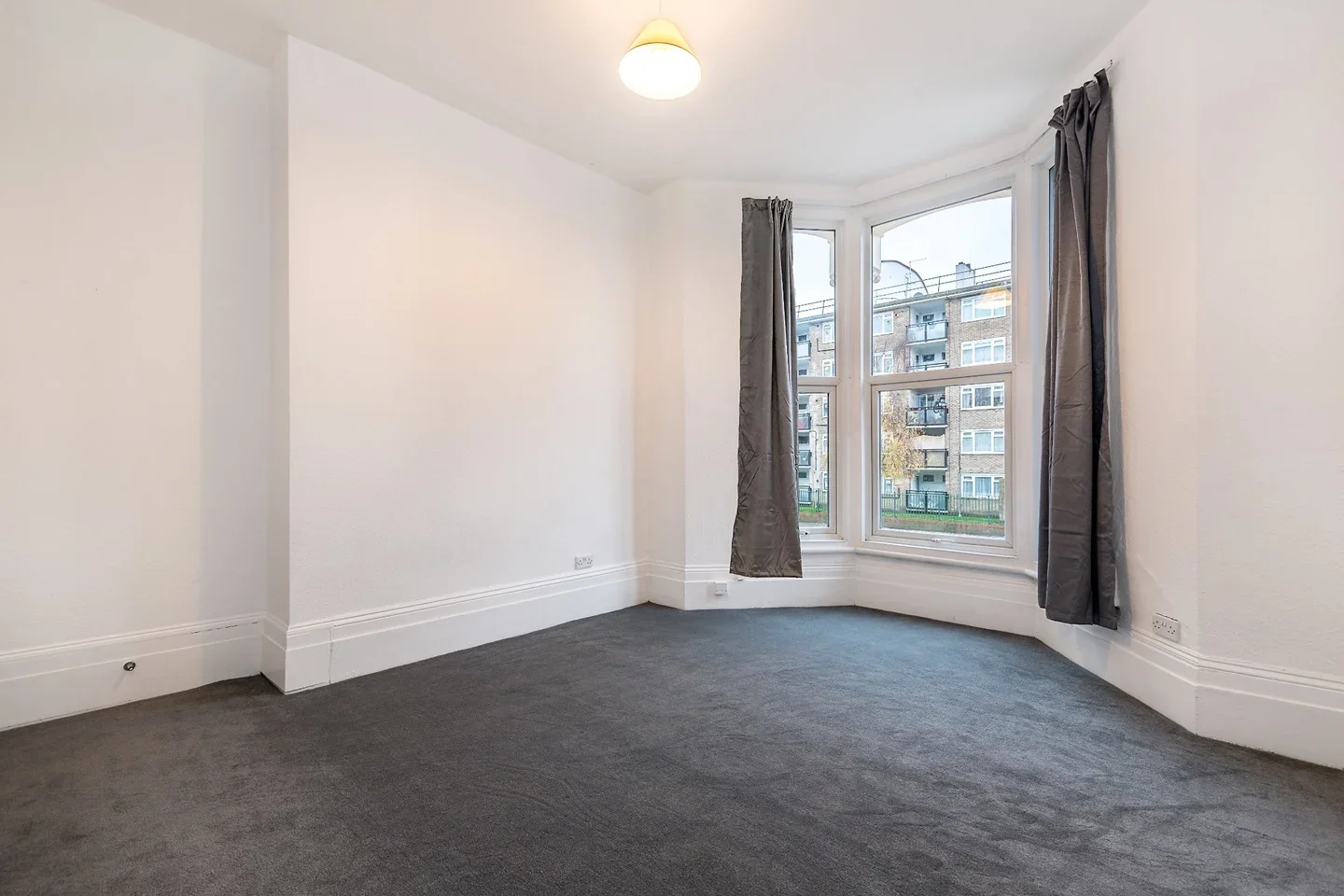 Flat Stockwell Road in Greater London