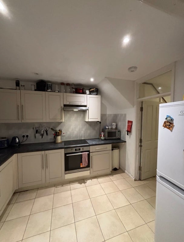 Room Bennett Grove in Greater London