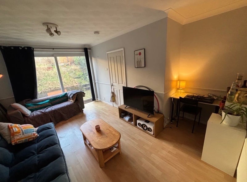 Room Bennett Grove in Greater London