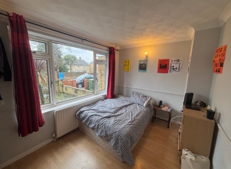 Room Bennett Grove in Greater London