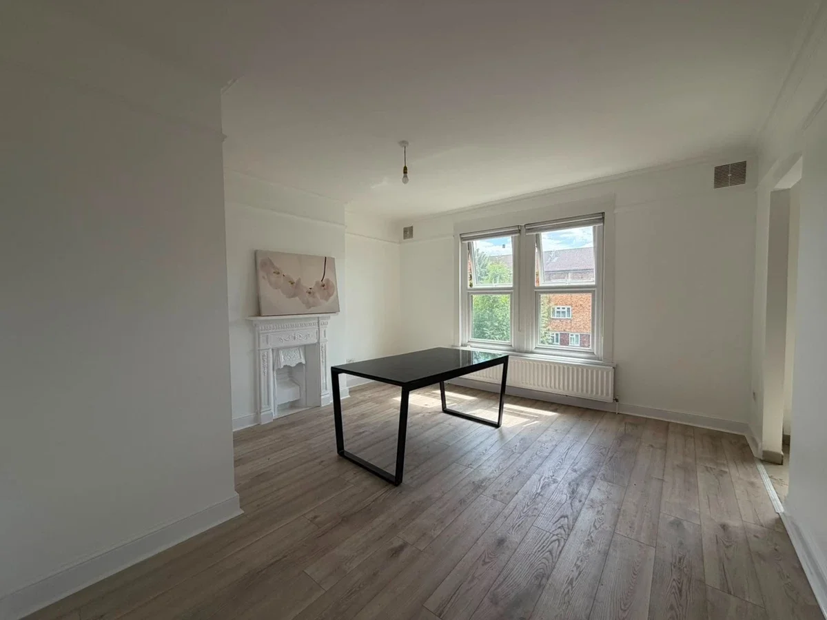 Flat Lordship Lane in Greater London