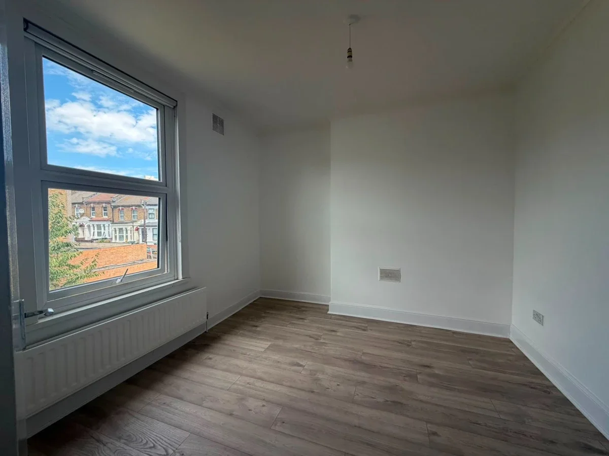 Flat Lordship Lane in Greater London