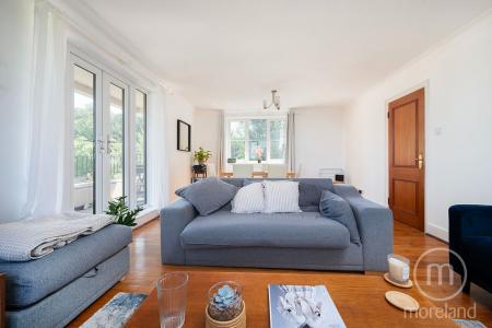 Flat Finchley Road in Greater London