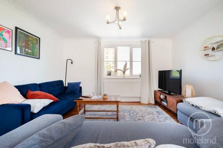 Flat Finchley Road in Greater London