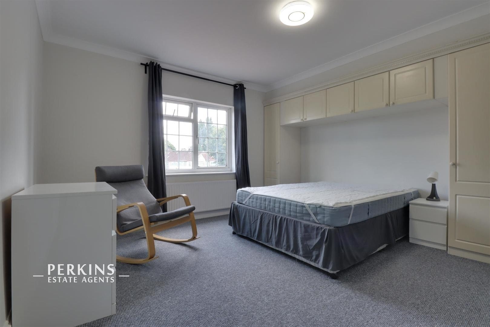 Room Mansell Road in Greater London