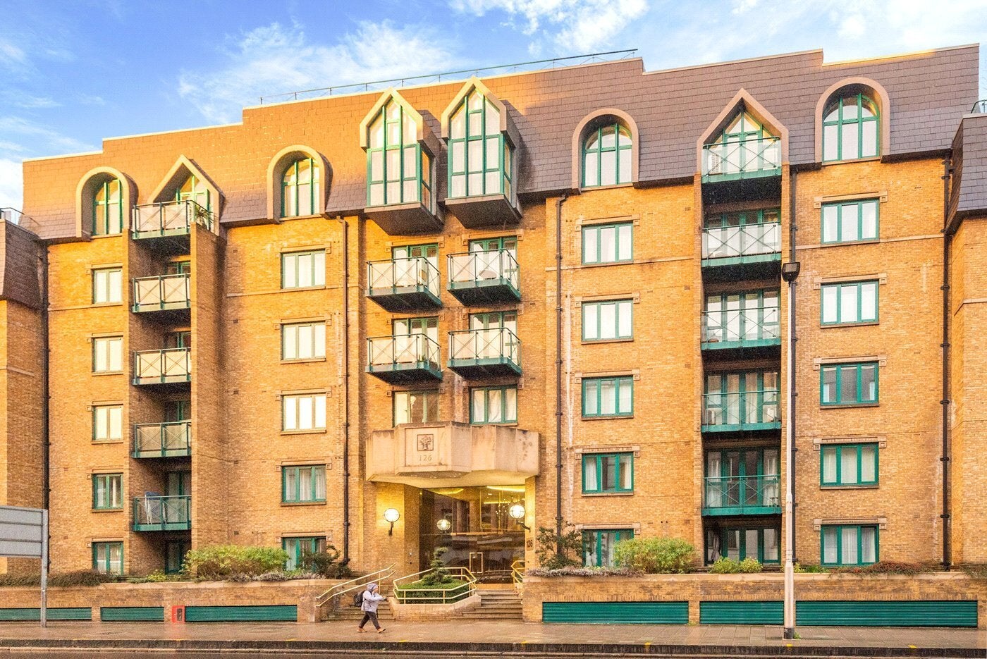 Flat The Queen's Walk in Greater London