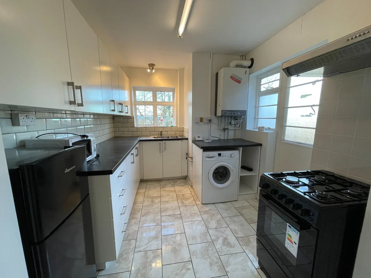 Flat Kings Drive in Greater London