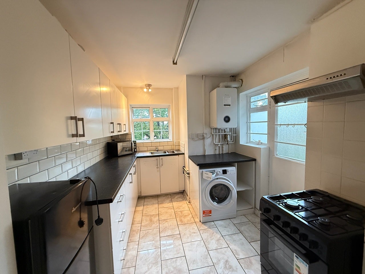 Flat Kings Drive in Greater London