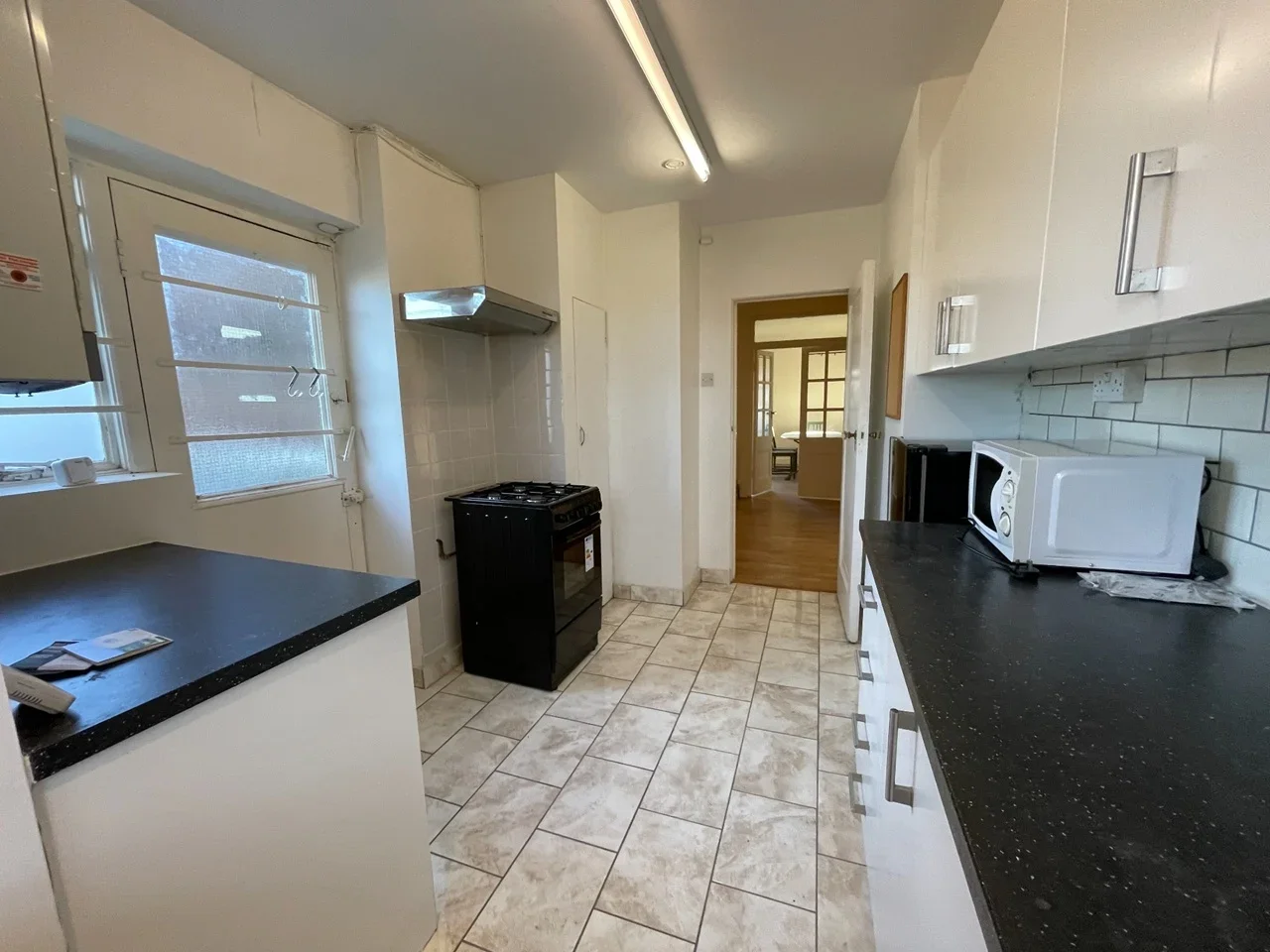 Flat Kings Drive in Greater London