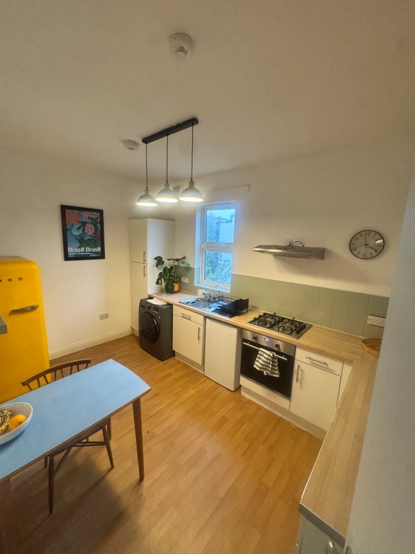 Room Tatnell Road in Greater London