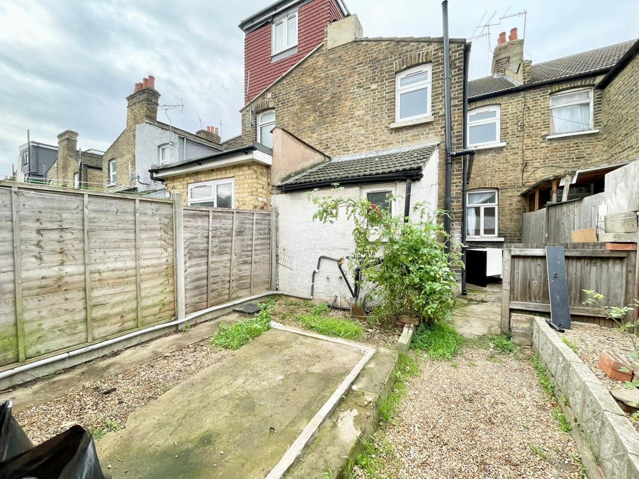 Flat Montagu Road in Greater London