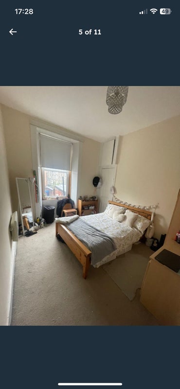 Flat Byres Road in Glasgow