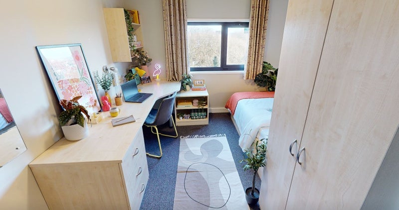 Room Bond Street South in Bristol