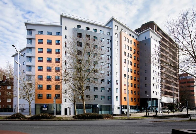 Room Bond Street South in Bristol