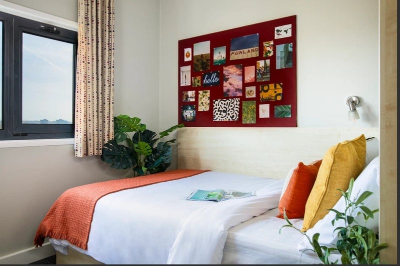 Room Bond Street South in Bristol