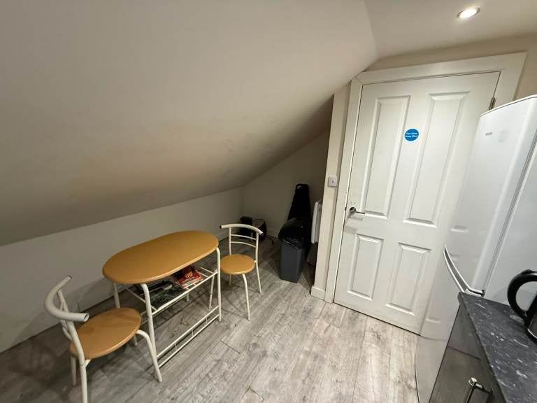 Flat Conway Crescent in Greater London