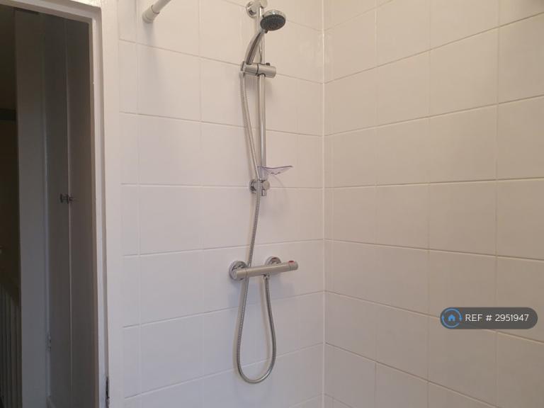 Flat Whitton Walk in Greater London