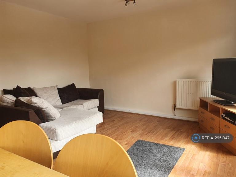 Flat Whitton Walk in Greater London