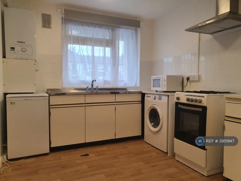 Flat Whitton Walk in Greater London