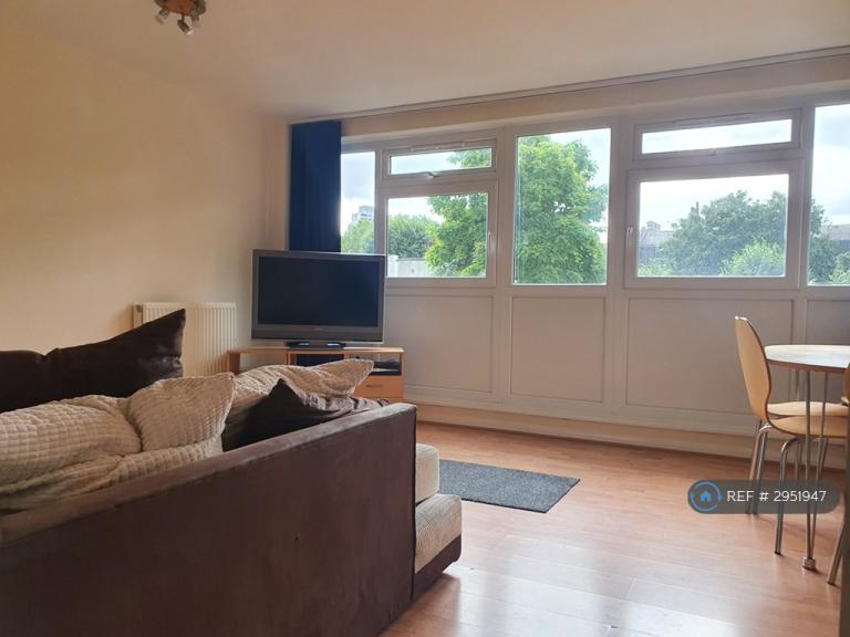 Flat Whitton Walk in Greater London