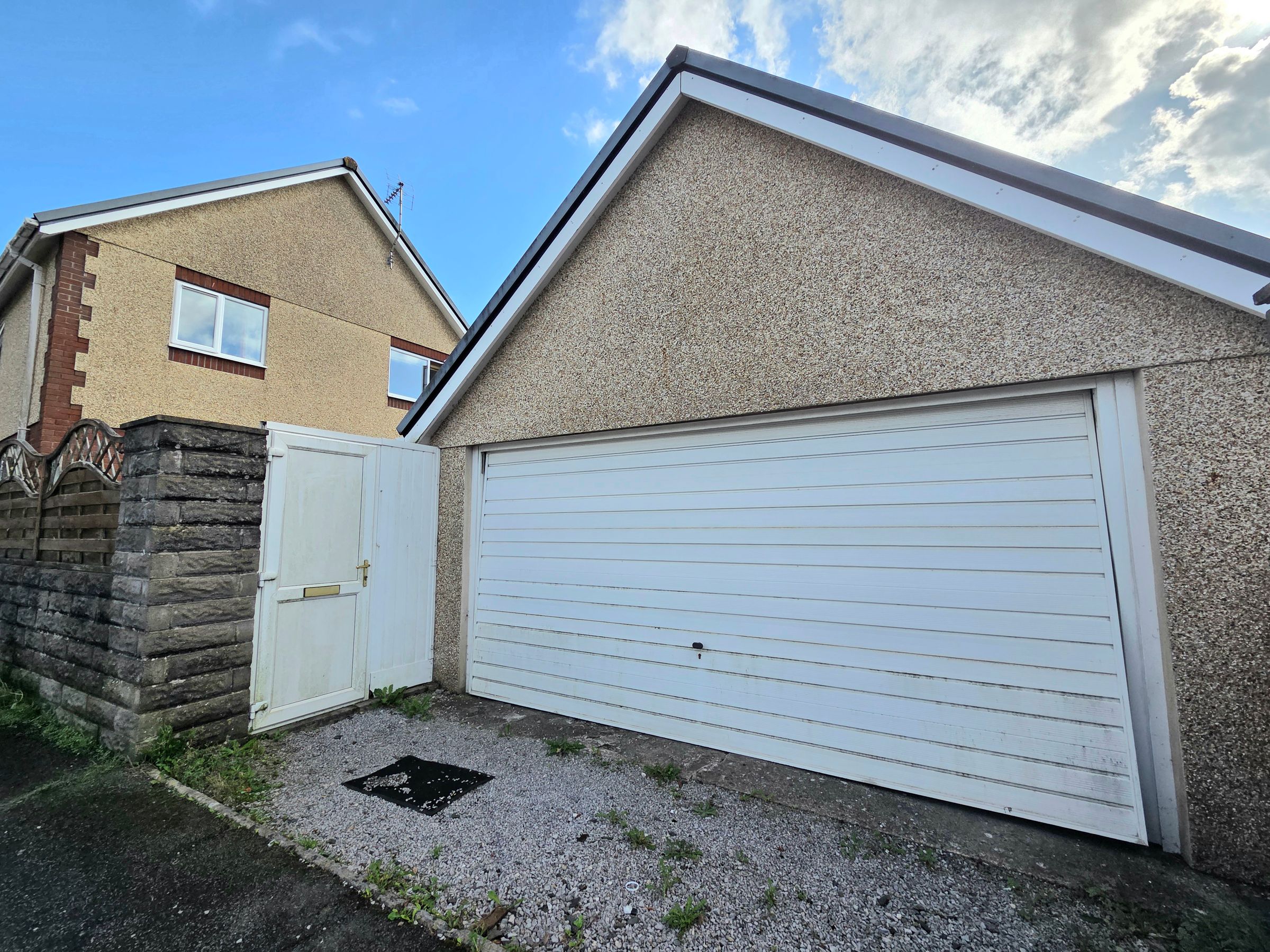 House Woodstock Gardens in Pencoed