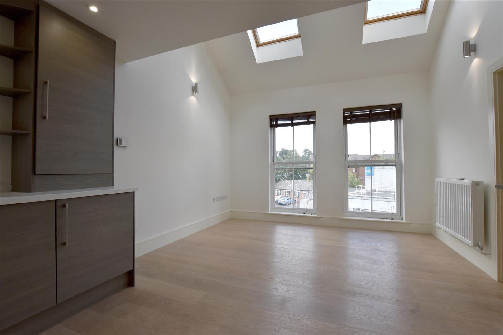 Flat Hooley Lane in Reigate and Banstead