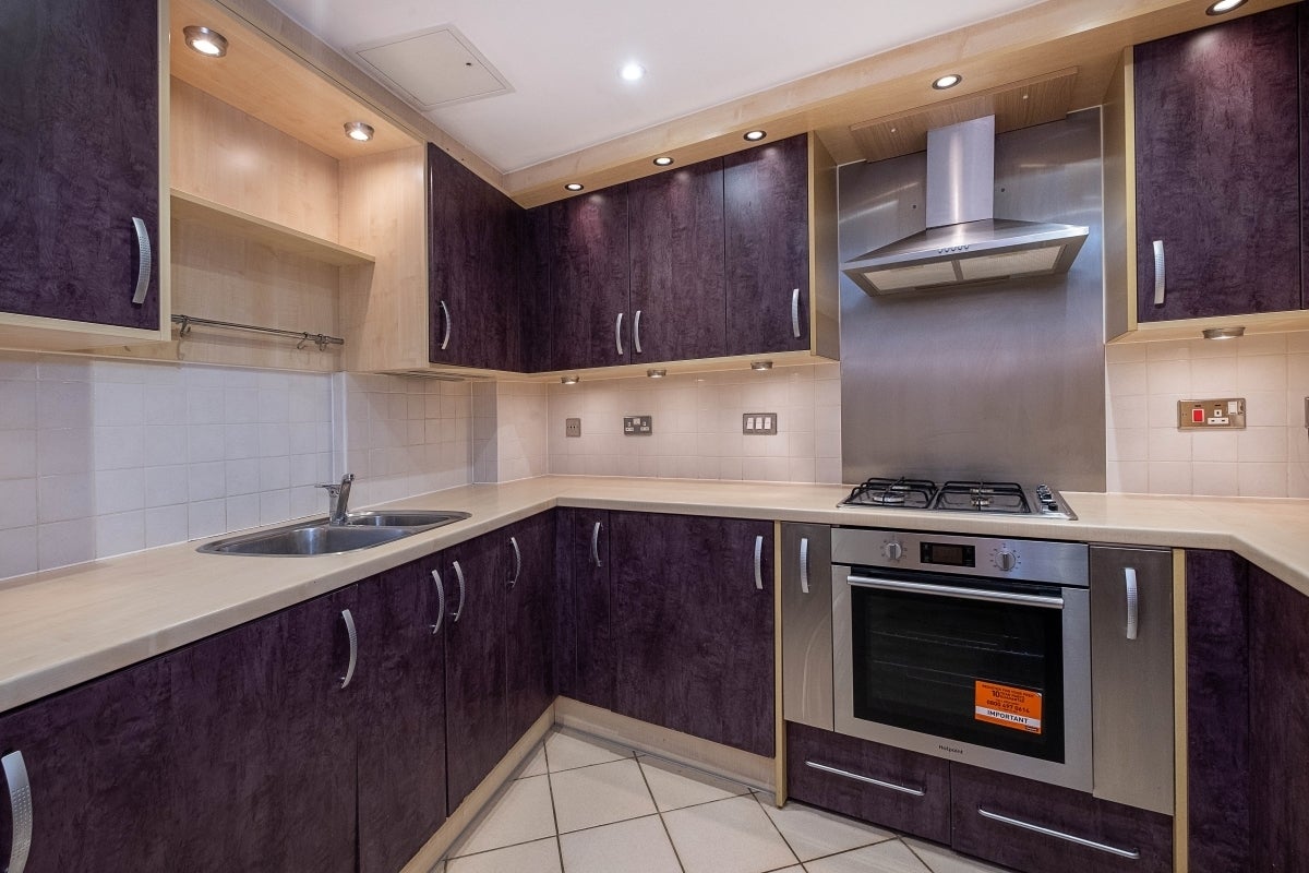 Flat Market Place in Greater London