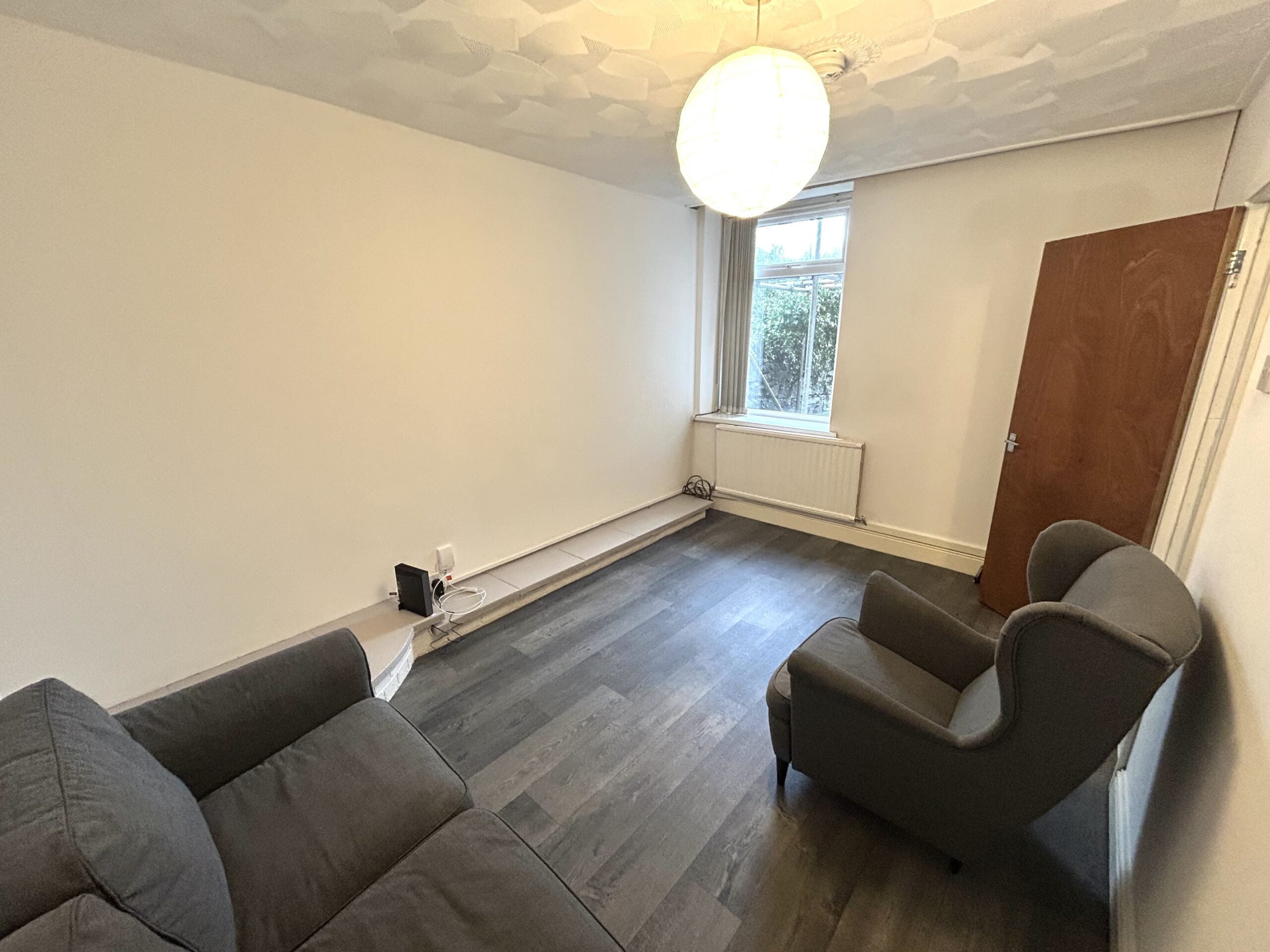 Room Queen Street in Pontypridd