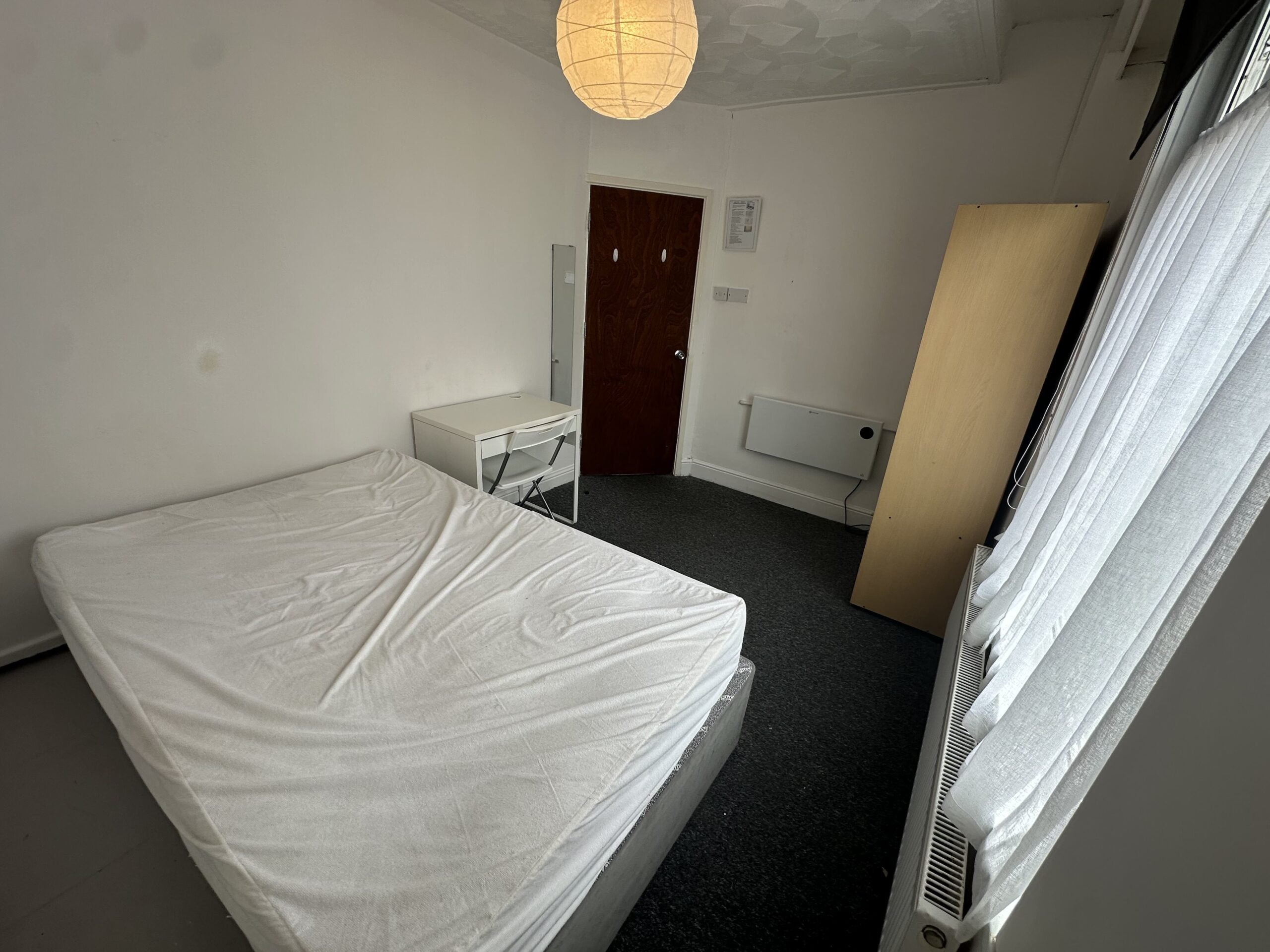 Room Queen Street in Pontypridd