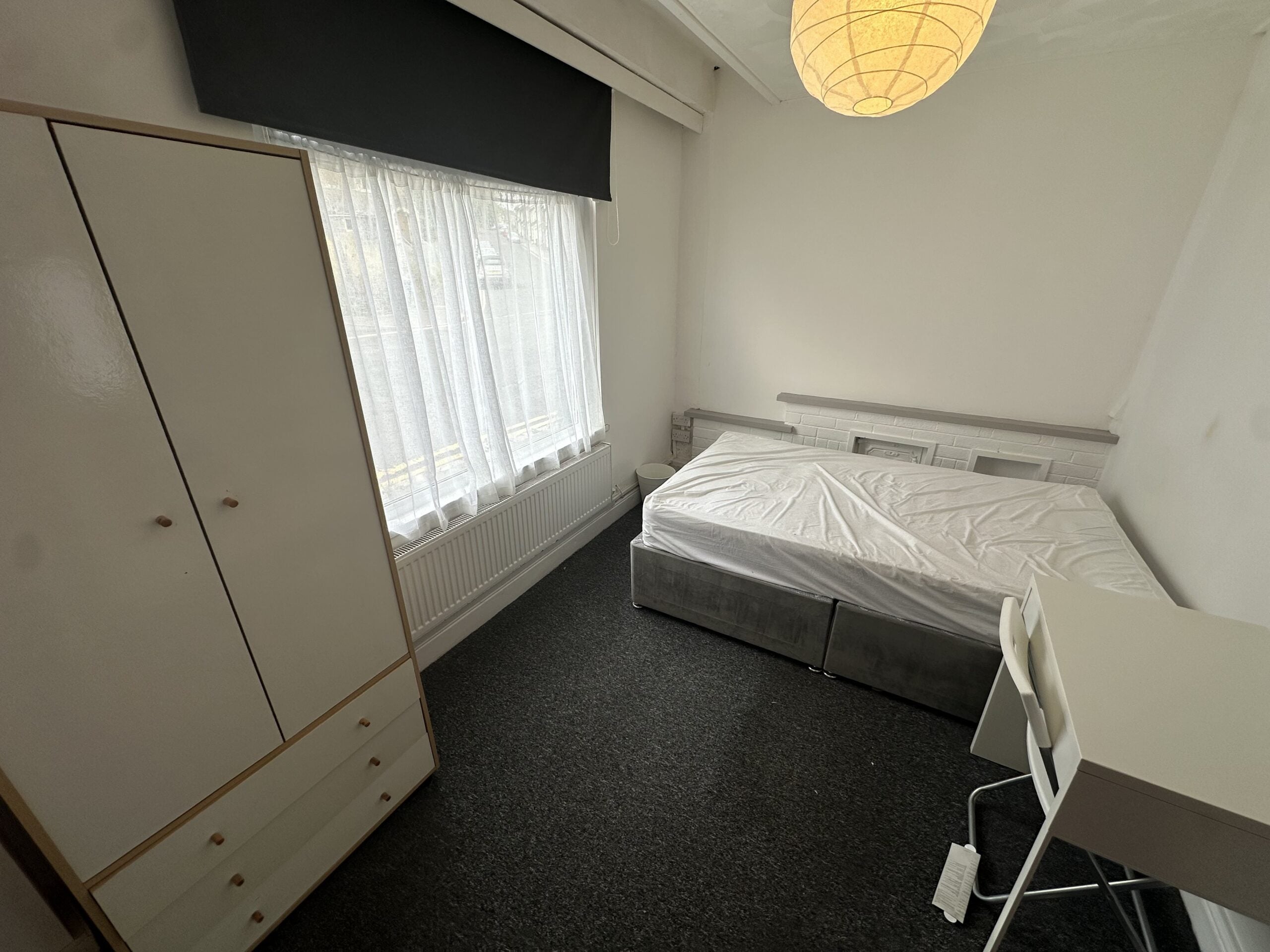 Room Queen Street in Pontypridd