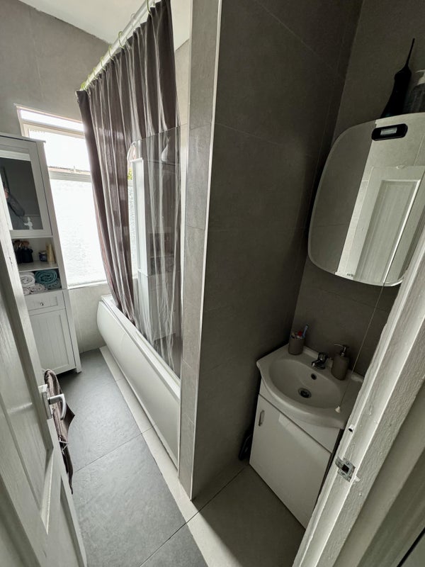 Room Fairfax Road in Greater London