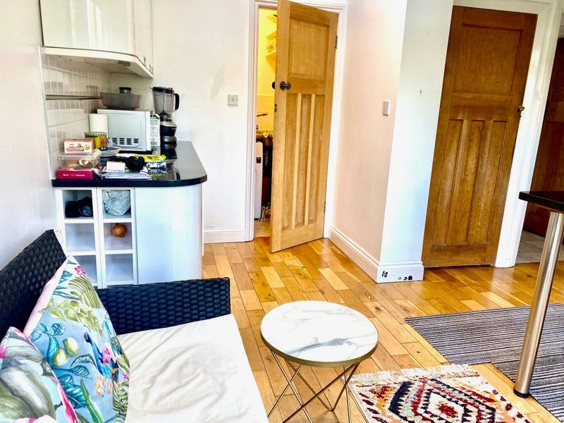 Room Merriman Road in Greater London