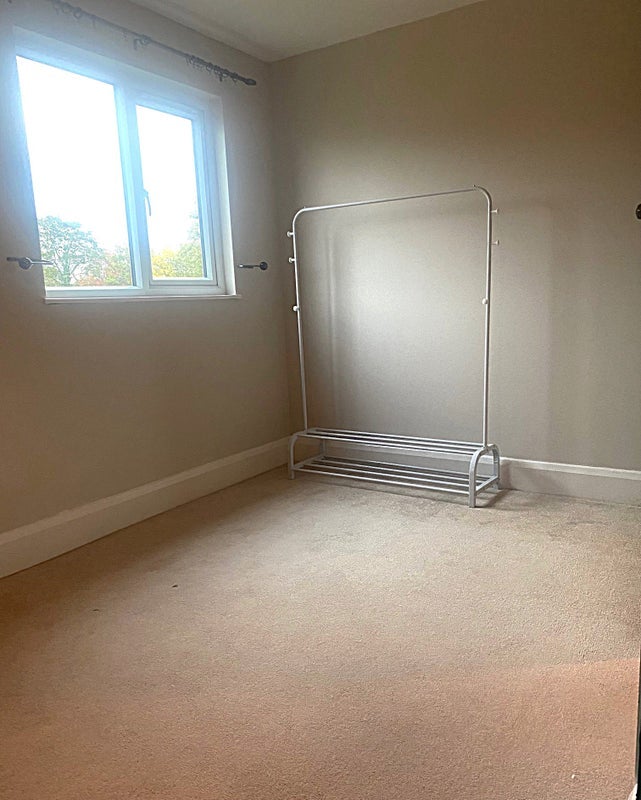 Room Merriman Road in Greater London