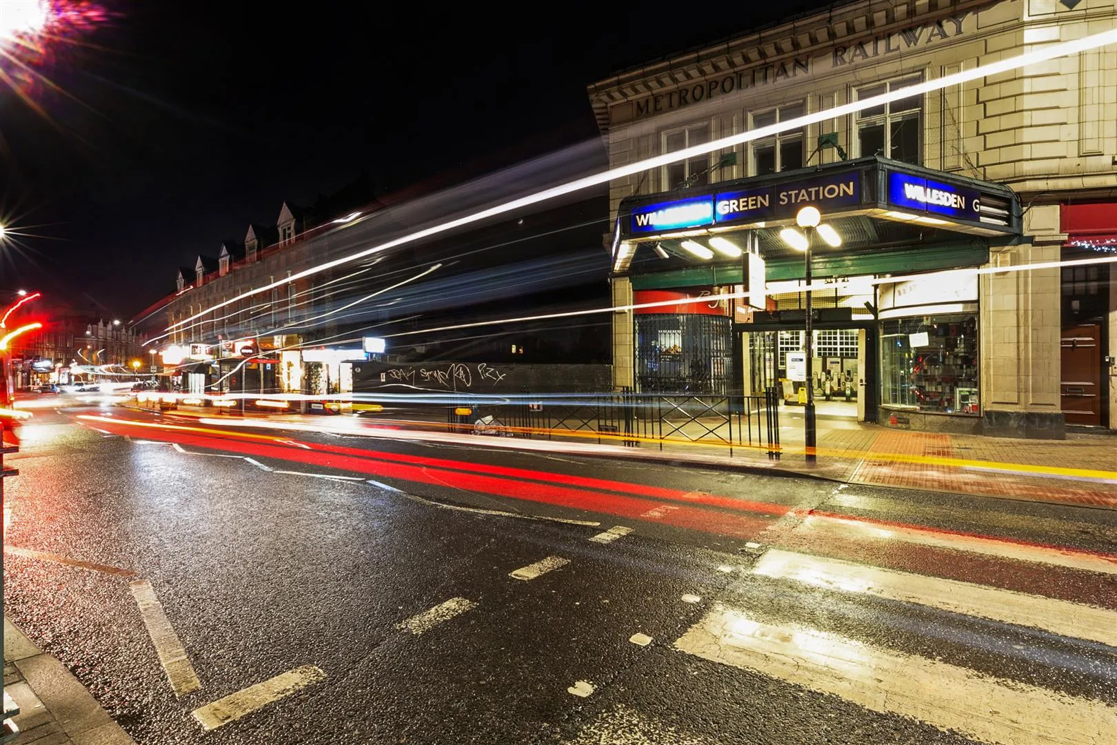 Flat Dean Road in Greater London