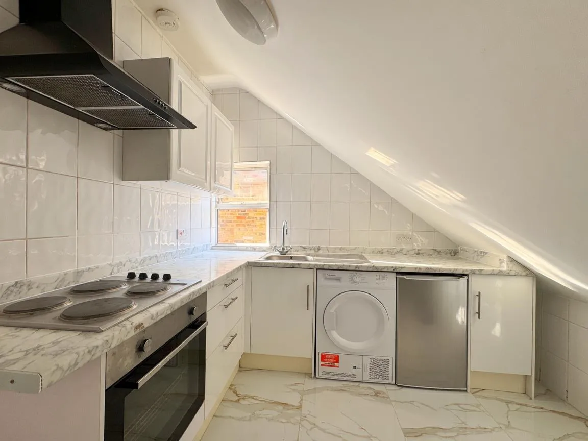 Flat Dean Road in Greater London